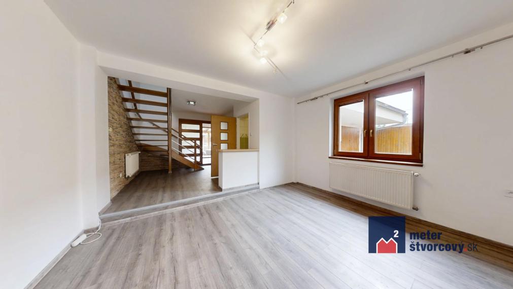 NOVINKA: Zmodernizovaný RD na bývanie aj podnikanie | 752 m2 | Rosina