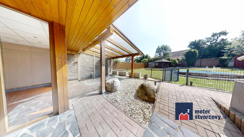 NOVINKA: Zmodernizovaný RD na bývanie aj podnikanie | 752 m2 | Rosina