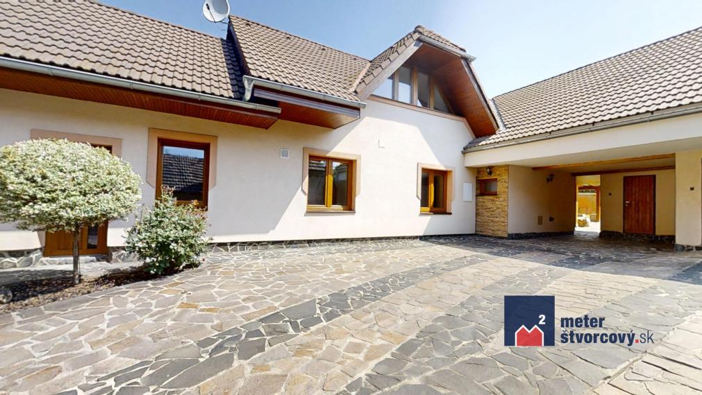 NOVINKA: Zmodernizovaný RD na bývanie aj podnikanie | 752 m2 | Rosina
