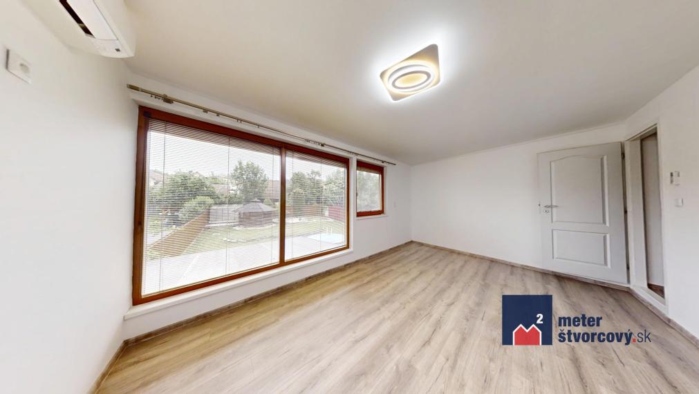 NOVINKA: Zmodernizovaný RD na bývanie aj podnikanie | 752 m2 | Rosina