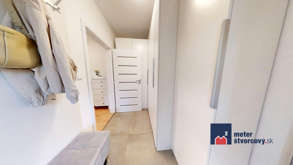 Predaj: NOVOSTAVBA Priestranný 3 izbový byt s balkónom, parkovacím miestom a garážou - Divina