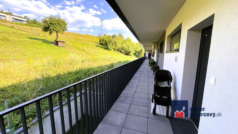 Predaj: NOVOSTAVBA Priestranný 3 izbový byt s balkónom, parkovacím miestom a garážou - Divina