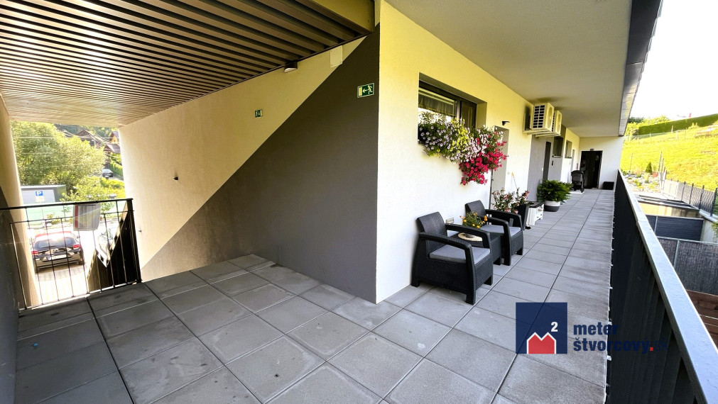 Predaj: NOVOSTAVBA Priestranný 3 izbový byt s balkónom, parkovacím miestom a garážou - Divina