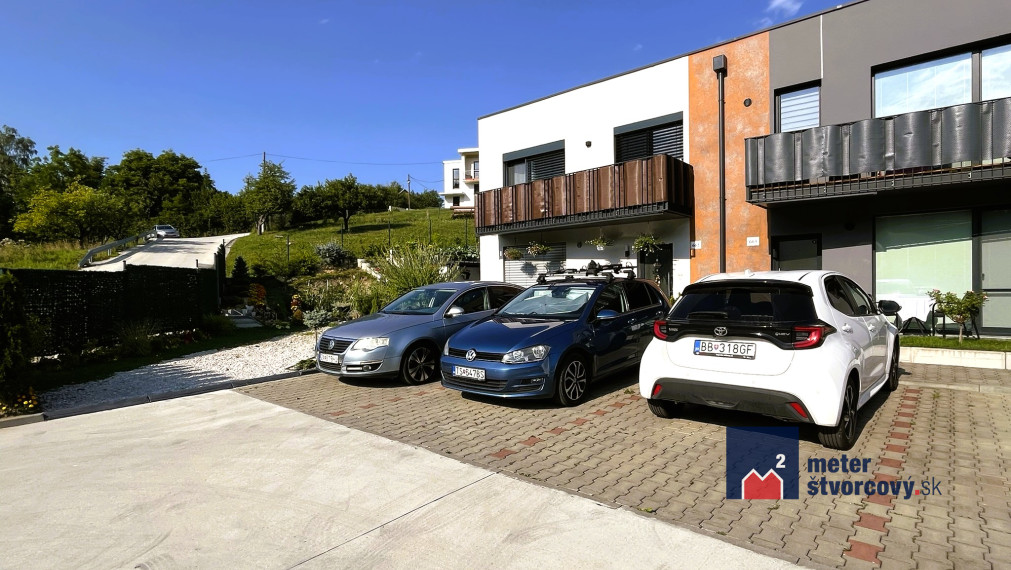 Predaj: NOVOSTAVBA Priestranný 3 izbový byt s balkónom, parkovacím miestom a garážou - Divina