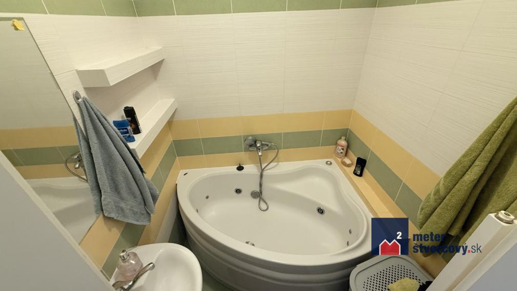 2-izb. byt blízko Bulváru | 52 m2 | komplet. rek. | ul. Fándlyho