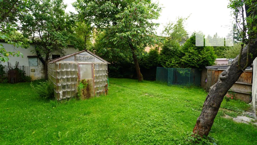 RD s dvomi bytmi a predajňou | Bôrik | 708 m2