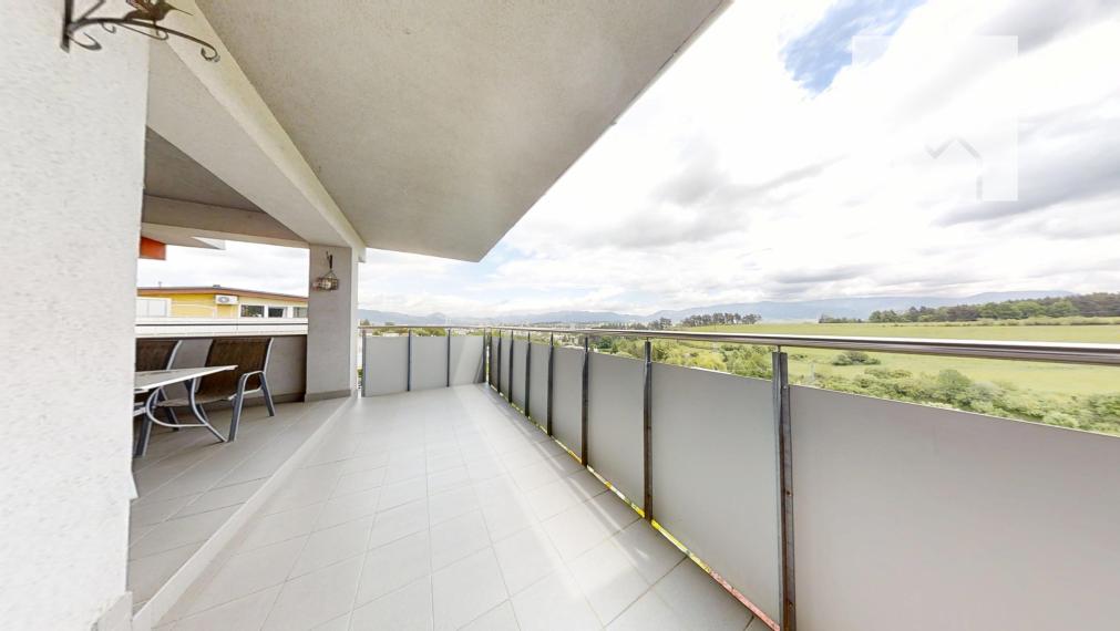 4-izb. byt s veľkou terasou, park. miesto a garáž v cene