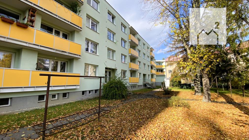 Priestranný 3-izbový byt s balkónom a lodžiou na Predmestskej ulici v Žiline