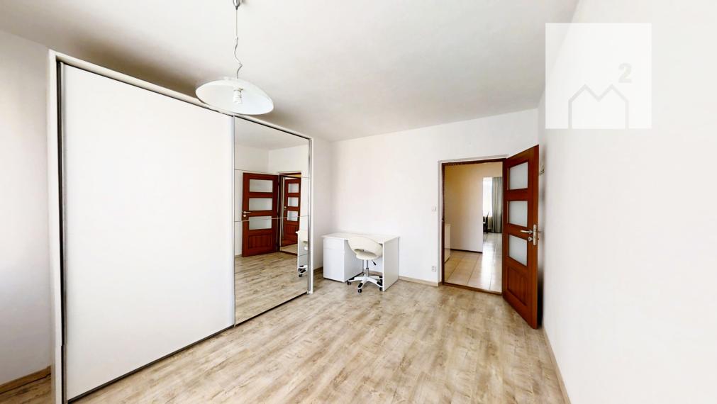 Priestranný 3-izbový byt s balkónom a lodžiou na Predmestskej ulici v Žiline