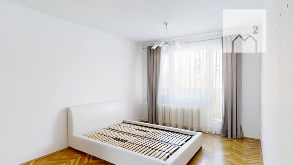 Priestranný 3-izbový byt s balkónom a lodžiou na Predmestskej ulici v Žiline