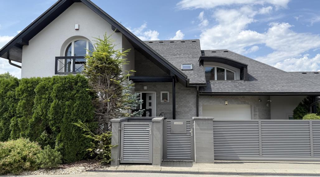 Predaj rodinnej vily s krásnou záhradou 1250 m2 | Stránske | Rajecké Teplice