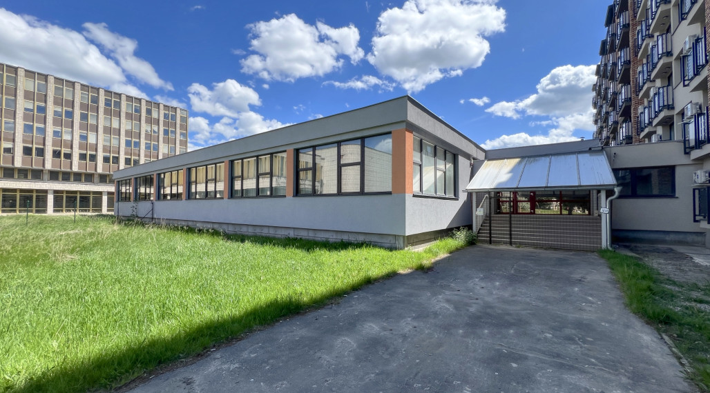 Polyfunkčná budova | 1100 m2 plus pozemok | Ružomberok