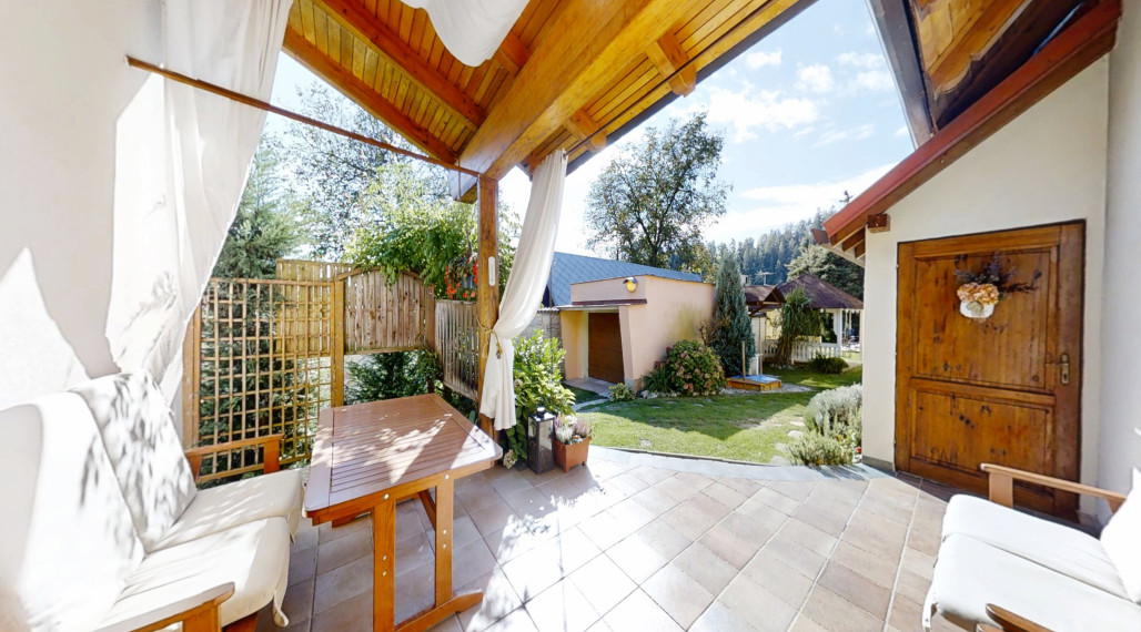 5-izb. rodinný dom s bazénom a garážou, Bytča