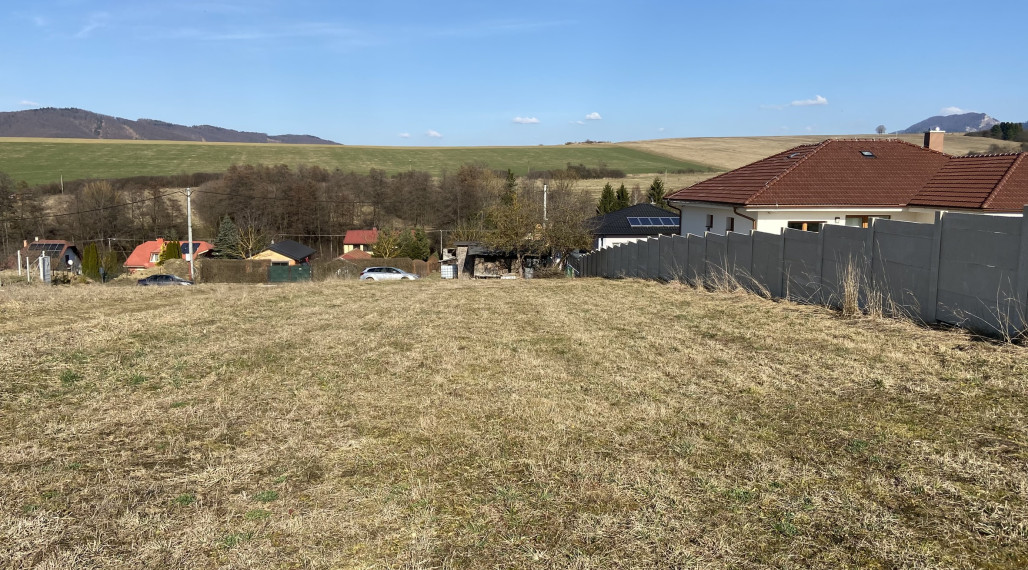 EXKLUZÍVNE NA PREDAJ – INVESTIČNÝ POZEMOK S MOŽNOSŤOU VÝSTAVBY RODINNÝCH DOMOV