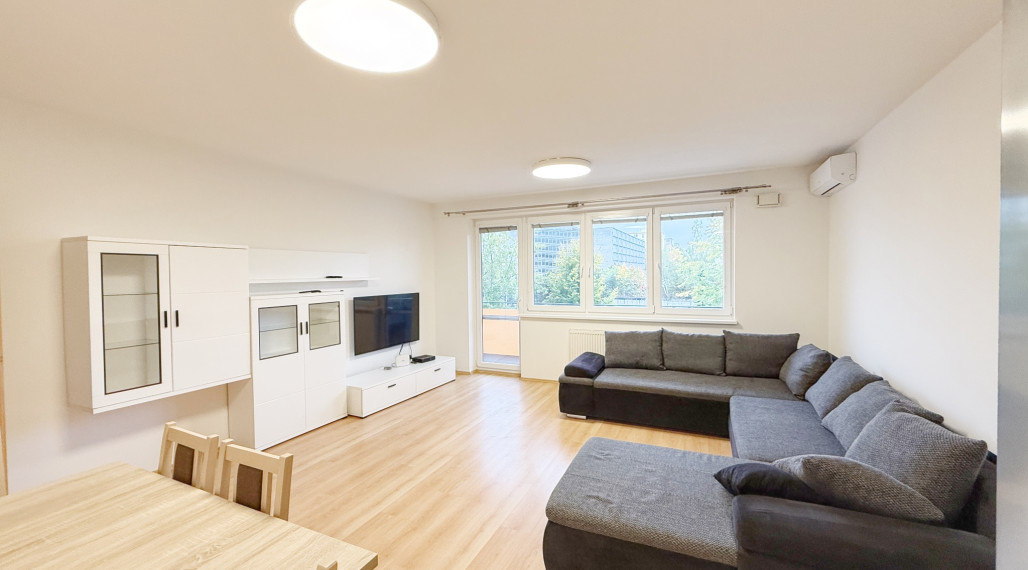 4i o výmere 92 m2 | dva balkóny | garážové stojisko | zariadený