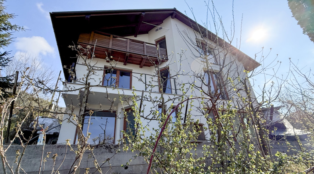 Veľká 7-izb. chata s možnosťou bývania | Považský Chlmec | 441 m2