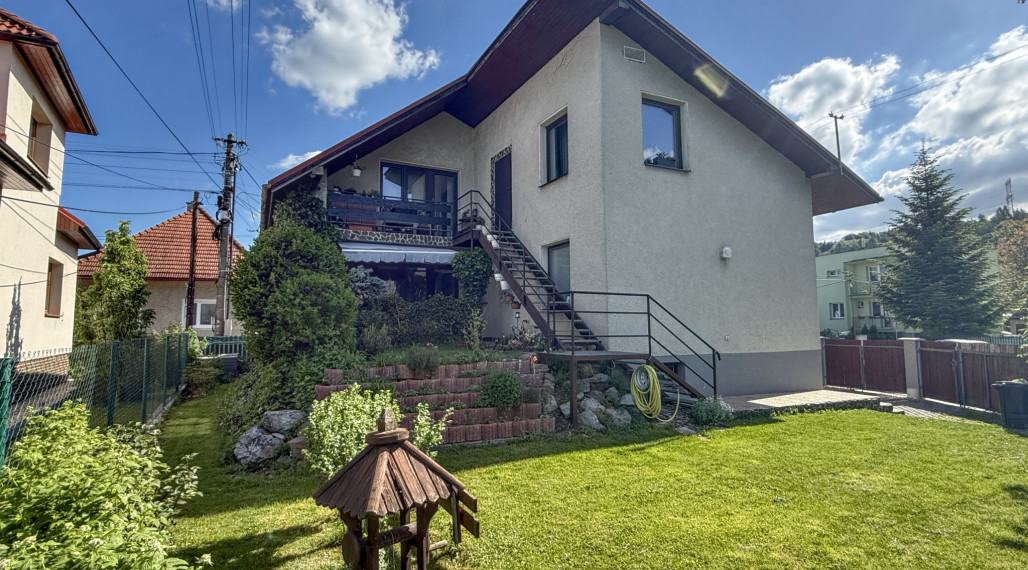 PRIPRAVUJEME: RD s dvomi byt. jednotkami | 400 m2 | čiast. rek. | Varín
