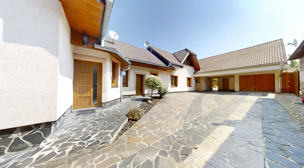 NOVINKA: Rodinný dom na bývanie aj podnikanie | 752 m2 | Rosina