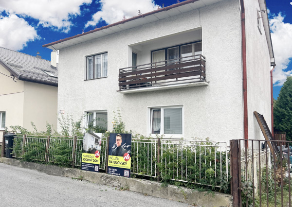 RD s dvomi bytmi a predajňou | Bôrik | 708 m2