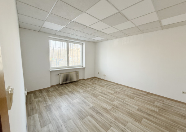 2 kancelárie a zázemie s výmerou 40 m2 | Budatín