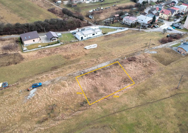 Slnečný stavebný pozemok s výhľadom na hrad – Lietava