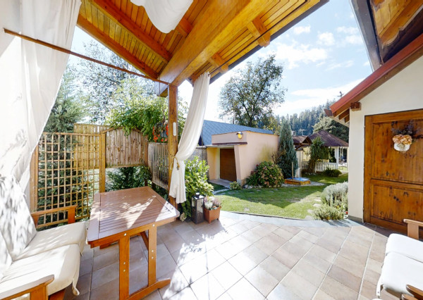 5-izb. rodinný dom s bazénom a garážou, Bytča