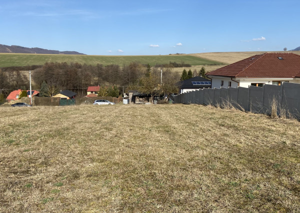 EXKLUZÍVNE NA PREDAJ – INVESTIČNÝ POZEMOK S MOŽNOSŤOU VÝSTAVBY RODINNÝCH DOMOV