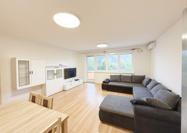 4i o výmere 92 m2 | dva balkóny | garážové stojisko | zariadený
