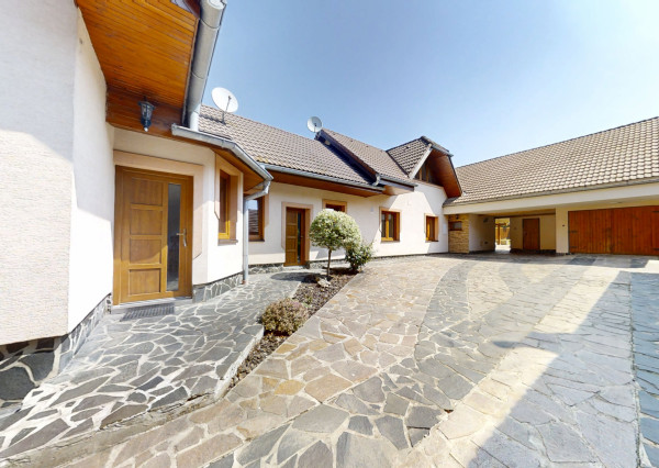 NOVINKA: Rodinný dom na bývanie aj podnikanie | 752 m2 | Rosina