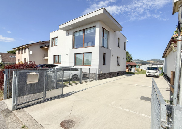 Predaj veľkého 6-izb. RD aj na firmu | 800 m2 | Mojš