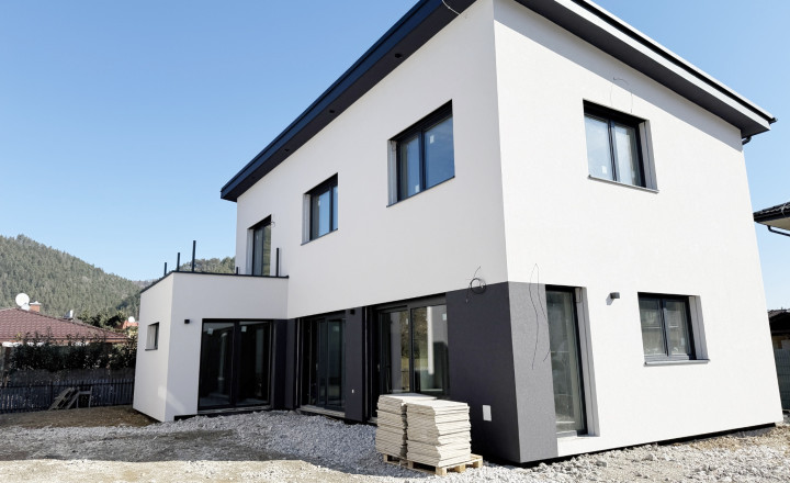 5-izb. rodinný viladom s výmerou 175 m2 | 442 m2 pozemok - fotografia 3