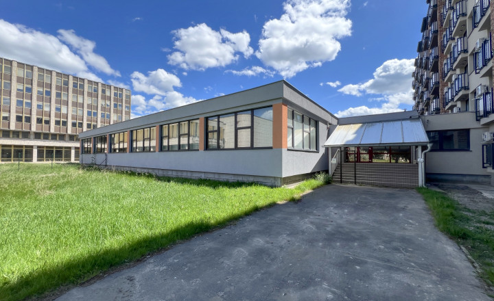 PREDANÉ: Polyfunkčná budova 1100 m2 | 2566 m2 priľahlých pozemkov | Ružomberok - fotografia 1