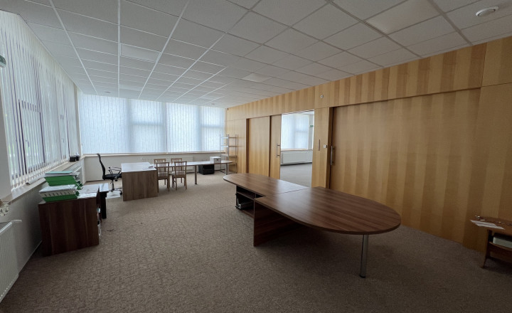 PREDANÉ: Polyfunkčná budova 1100 m2 | 2566 m2 priľahlých pozemkov | Ružomberok - fotografia 7