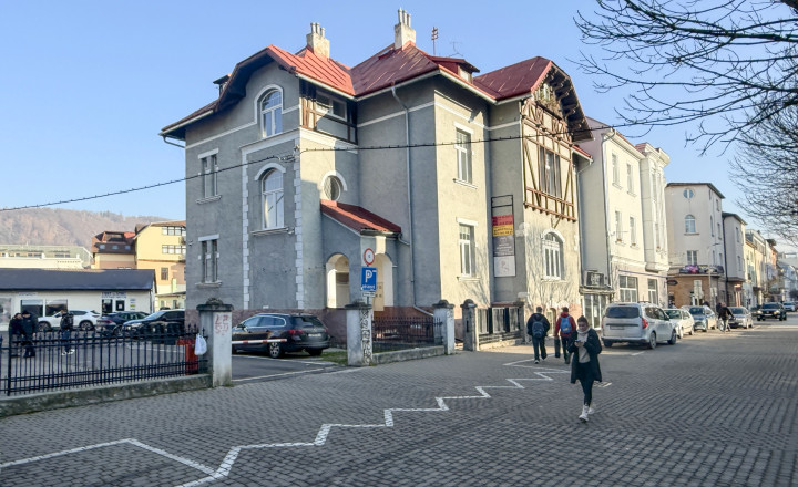 PREDANÝ: Komerčný areál na námestí v centre Žiliny s parkovaním | 1581 m2 - fotografia 2