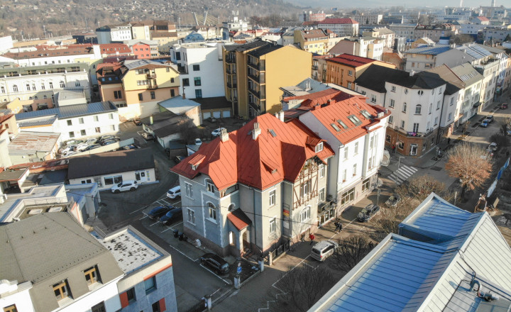 PREDANÝ: Komerčný areál na námestí v centre Žiliny s parkovaním | 1581 m2