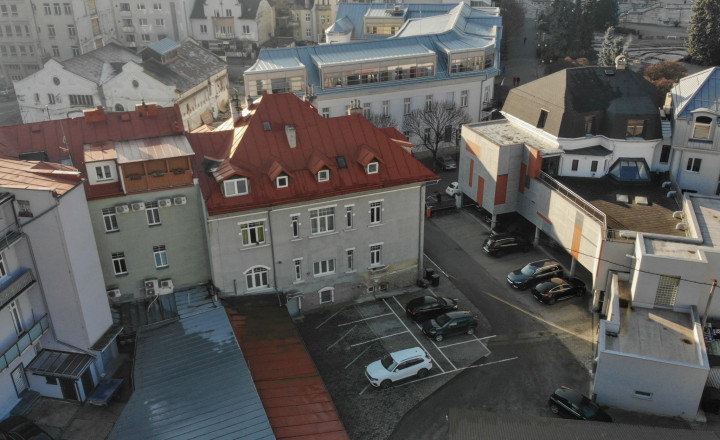 PREDANÝ: Komerčný areál na námestí v centre Žiliny s parkovaním | 1581 m2 - fotografia 6