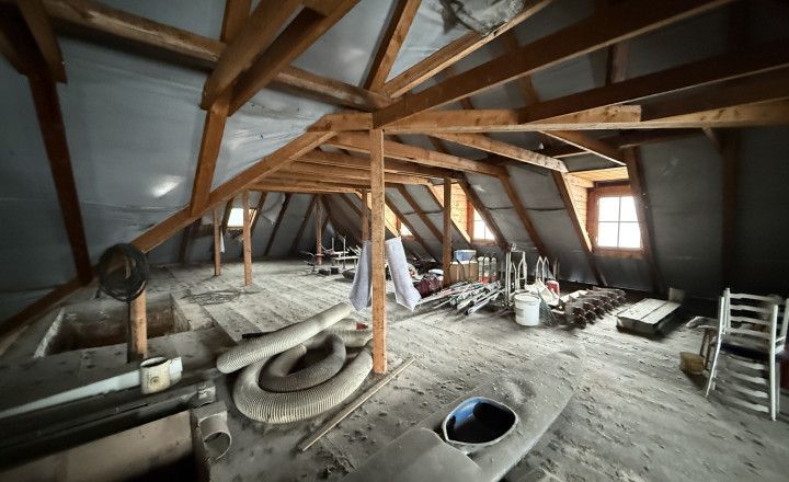 PREDANÝ: Areál 1200 m2 | Budatín | 380 m2 úžitkovej plochy budov - fotografia 5