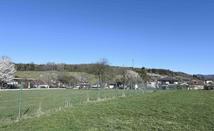 Stavebný pozemok so starším RD Trnové - fotografia 4