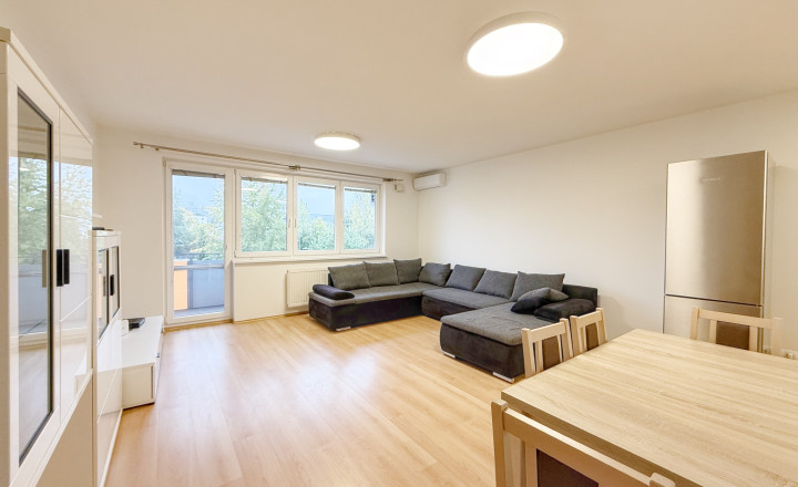 PRENAJATÝ: 4i o výmere 92 m2 | dva balkóny | garážové stojisko | zariadený - fotografia 1