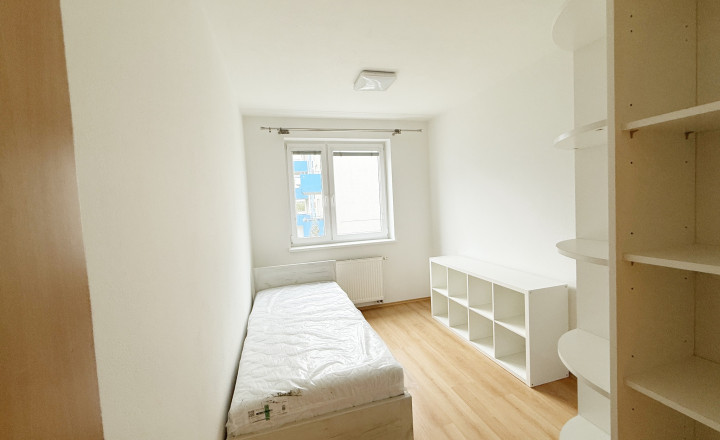 PRENAJATÝ: 4i o výmere 92 m2 | dva balkóny | garážové stojisko | zariadený - fotografia 4