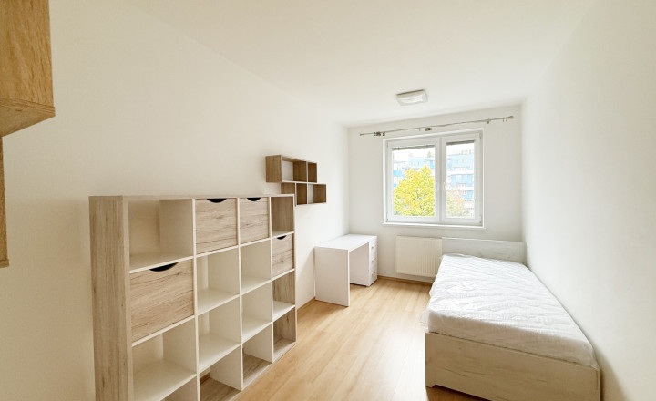 PRENAJATÝ: 4i o výmere 92 m2 | dva balkóny | garážové stojisko | zariadený - fotografia 5
