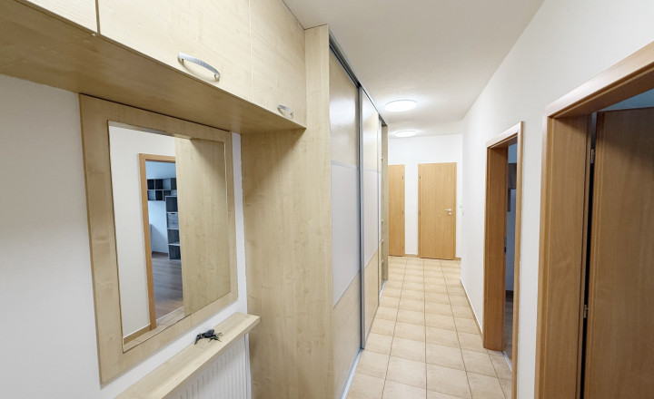 PRENAJATÝ: 4i o výmere 92 m2 | dva balkóny | garážové stojisko | zariadený - fotografia 6