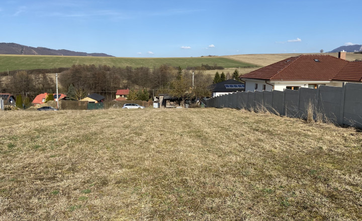 STAVEBNÝ POZEMOK S MOŽNOSŤOU VÝSTAVBY RODINNÝCH DOMOV, 2084m2 - Kľače, Žilina