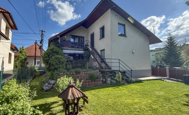PRIPRAVUJEME: RD s dvomi byt. jednotkami | 400 m2 | čiast. rek. | Varín