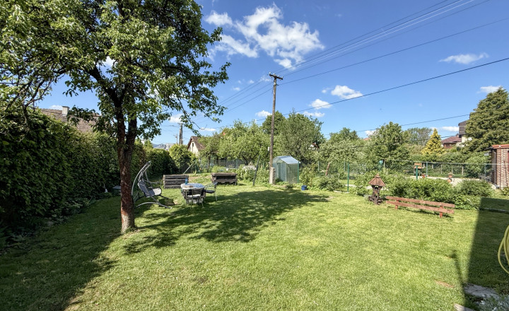 PRIPRAVUJEME: RD s dvomi byt. jednotkami | 400 m2 | čiast. rek. | Varín - fotografia 1