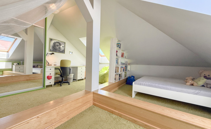 Podkrovný 3i blízko centra | 137 m2 | krásna terasa 9 m2 - fotografia 8