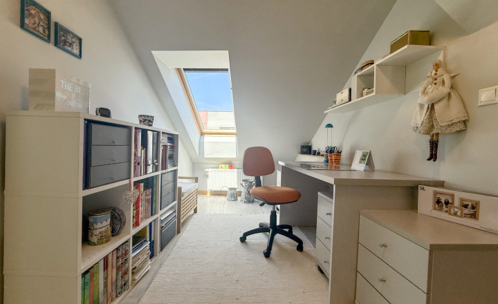Podkrovný 3i blízko centra | 137 m2 | krásna terasa 9 m2 - fotografia 9