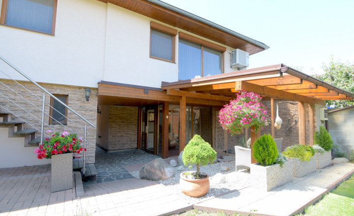 REZERVOVANÝ: Zmodernizovaný RD na bývanie aj podnikanie | 752 m2 | Rosina