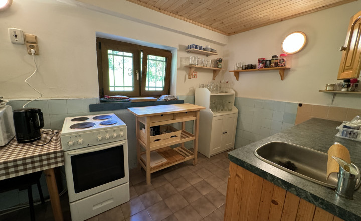Rekreačná chata s vlastným pozemkom v srdci Rajeckej doliny - fotografia 10