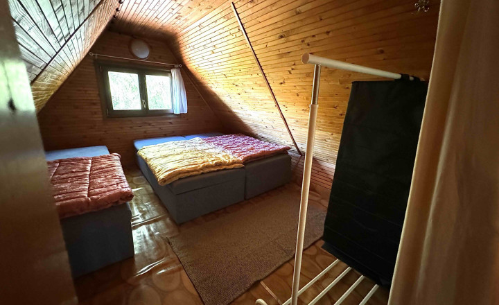 Rekreačná chata s vlastným pozemkom v srdci Rajeckej doliny - fotografia 12